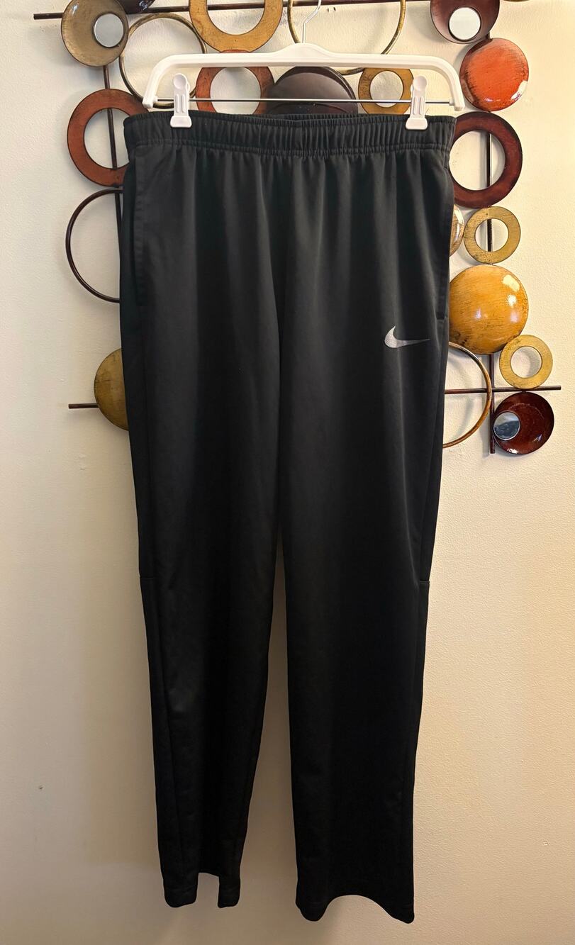 Nike men’s medium sweatpants with gray logo